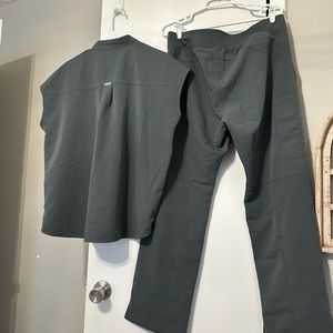 Figs Bonsai TOP ONLY L for sale! Like new without tags.